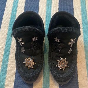 Size 9 short mou boots